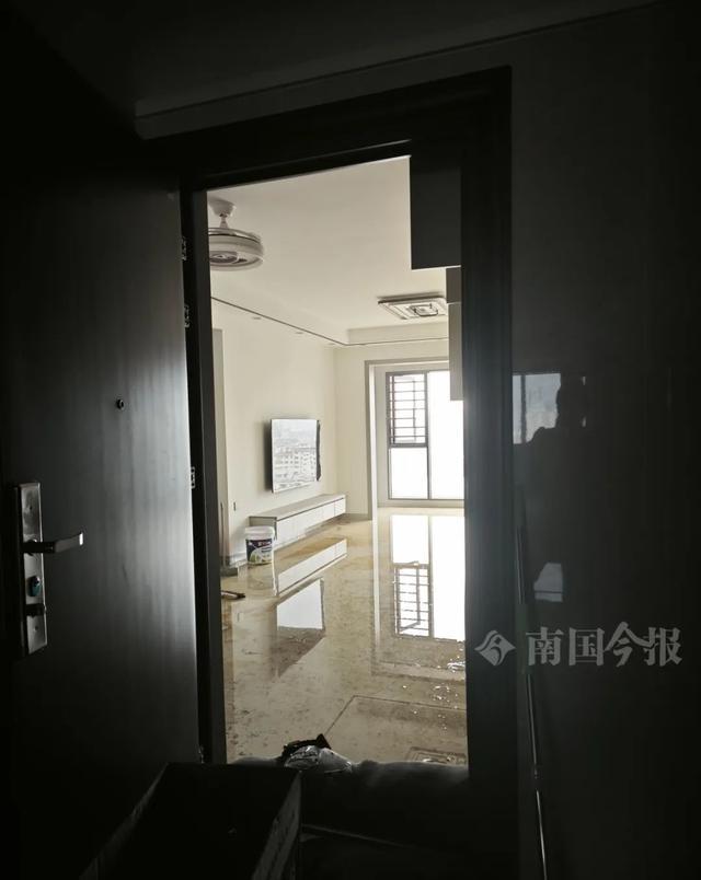 泡！业主崩溃：全屋都是无法接受爱游戏ayx网站婚房被粪水浸(图5)