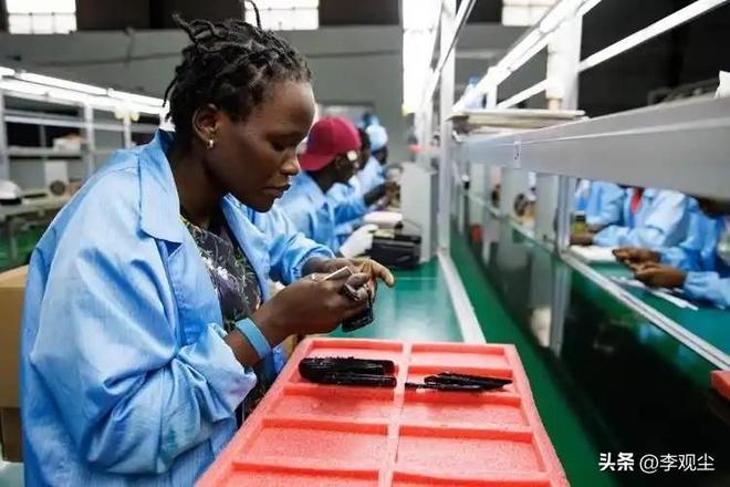 需求进入爆发期中国企业该如何抢市场？AYX爱游戏非洲暗藏55年红利！市场(图3)